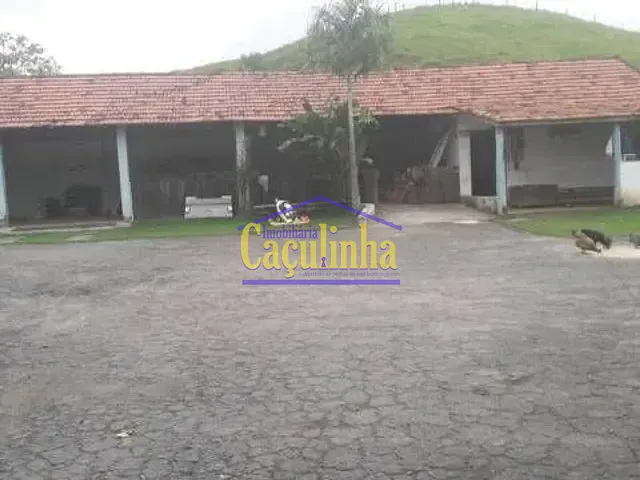 Sítio com 32000m² 5 quartos e 3 banheiros, à venda, no bairro Roma em Volta Redonda