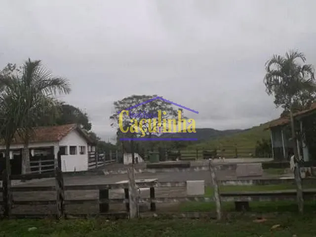 Sítio com 32000m² 5 quartos e 3 banheiros, à venda, no bairro Roma em Volta Redonda