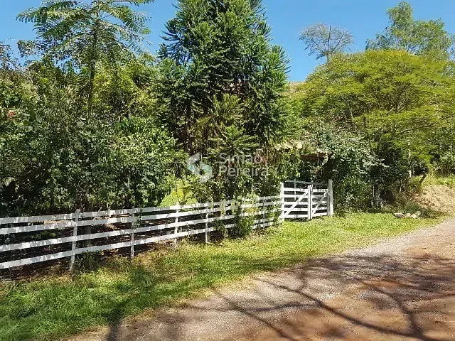 Sítio 5 quartos e 2 banheiros, à venda, no bairro TORREOES em Torreões (Juiz de Fora)
