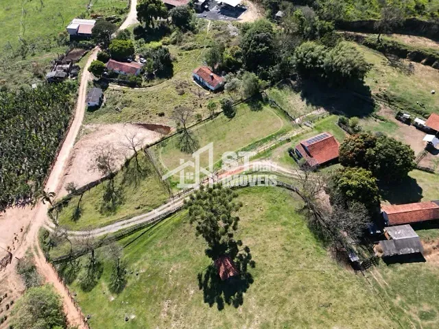 Sítio 2 quartos e 2 banheiros, à venda, no bairro Barreira em Andradas