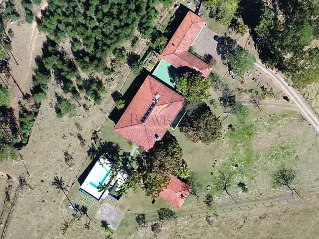 Sítio 4 quartos e 4 banheiros, à venda, no bairro Dos Mimis em Piracaia