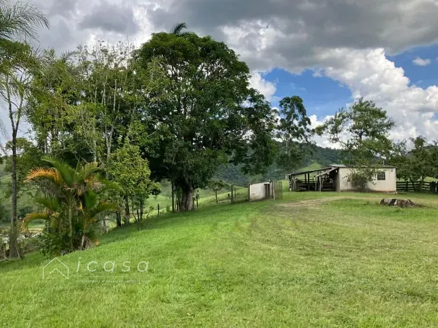 Sítio com 108900m² 5 quartos e 2 banheiros, à venda, no bairro Roncador em São Francisco Xavier