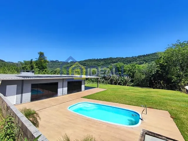 Sítio com 4800m² 3 quartos e 4 banheiros, à venda, no bairro Interior em Arabutã
