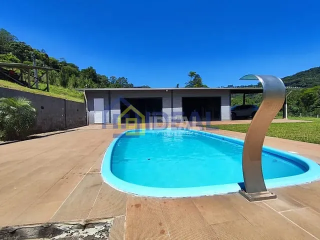 Sítio com 4800m² 3 quartos e 4 banheiros, à venda, no bairro Interior em Arabutã