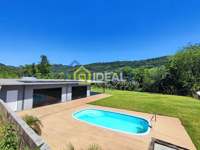 Sítio com 4800m² 3 quartos e 4 banheiros, à venda, no bairro Interior em Arabutã