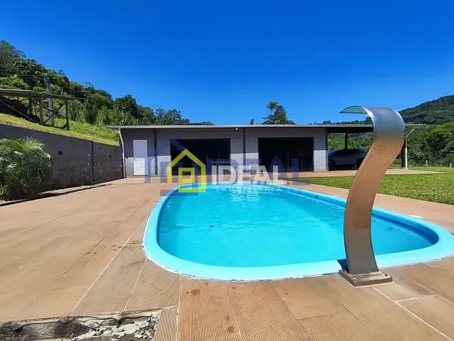 Sítio com 4800m² 3 quartos e 4 banheiros, à venda, no bairro Interior em Arabutã