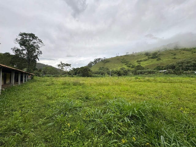 Sítio com 7500m², à venda, no bairro Pedro do Rio em Petrópolis