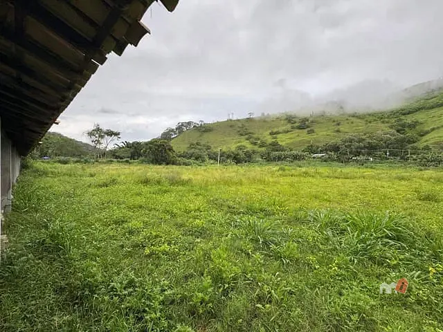 Sítio com 7500m², à venda, no bairro Pedro do Rio em Petrópolis