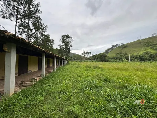 Sítio com 7500m², à venda, no bairro Pedro do Rio em Petrópolis