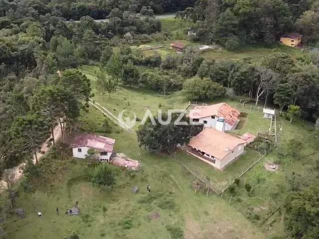 Sítio com 24m² 2 quartos e 3 banheiros, à venda, no bairro Zona Rural em Quitandinha