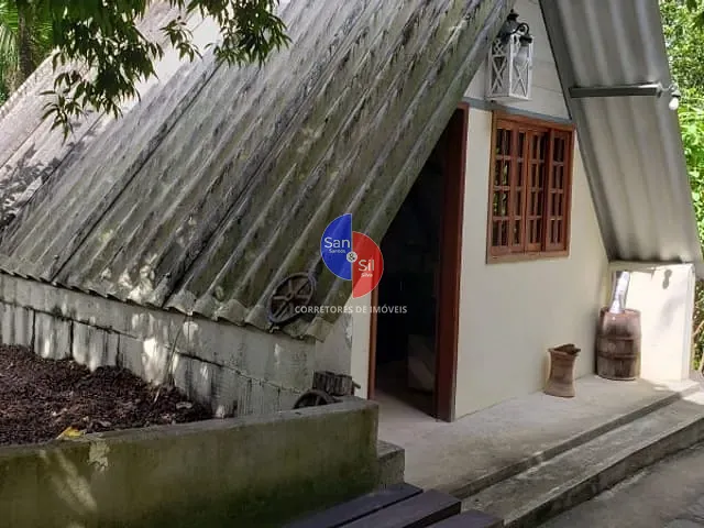 Sítio com 2700m² 3 quartos e 3 banheiros, à venda, no bairro Vale das Pedrinhas em Guapimirim