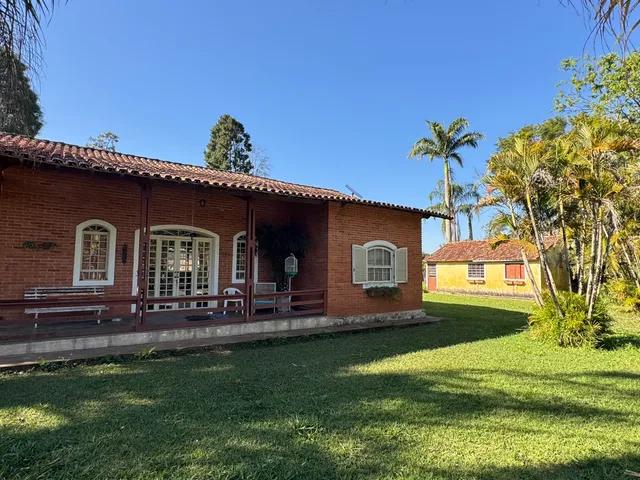 Sítio com 48400m² 11 quartos e 4 banheiros, à venda, no bairro Santa Adelaide em Tatuí