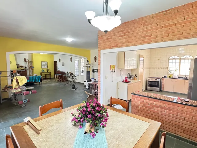 Sítio com 48400m² 11 quartos e 4 banheiros, à venda, no bairro Santa Adelaide em Tatuí