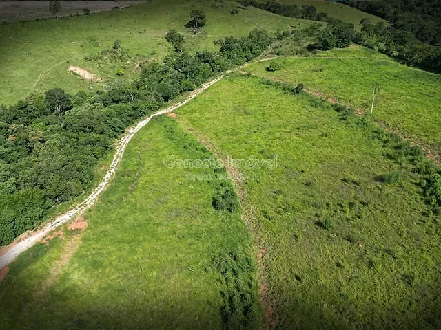 Sítio com 233m² 2 quartos e 2 banheiros, à venda, no bairro centro em Serra Negra