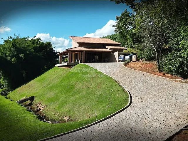 Sítio com 233m² 2 quartos e 2 banheiros, à venda, no bairro centro em Serra Negra