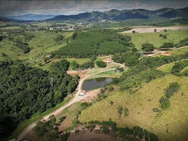 Sítio com 233m² 2 quartos e 2 banheiros, à venda, no bairro centro em Serra Negra