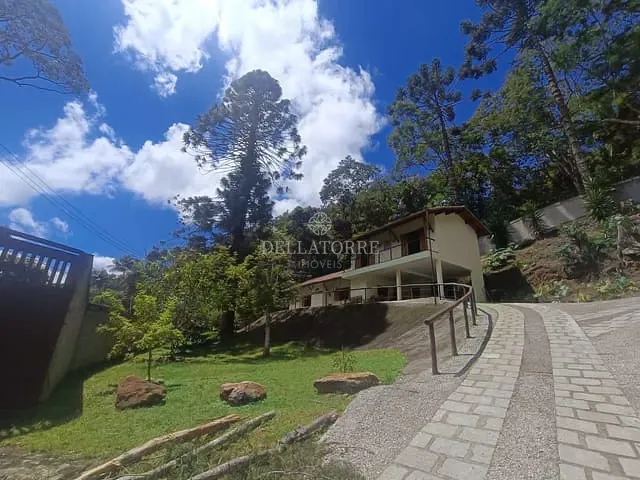 Sítio com 12362m² 5 quartos e 5 banheiros, à venda, no bairro Quebra Frascos em Teresópolis