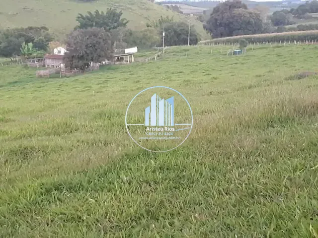 Sítio com 210700m² 2 quartos e 1 banheiro, à venda, no bairro Água Limpa em Silvianópolis