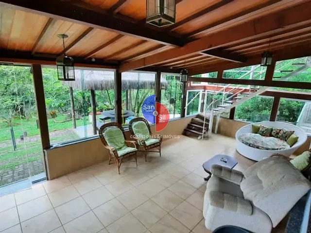 Sítio com 6000m² 8 quartos e 3 banheiros, à venda, no bairro Espinhaço em Guapimirim