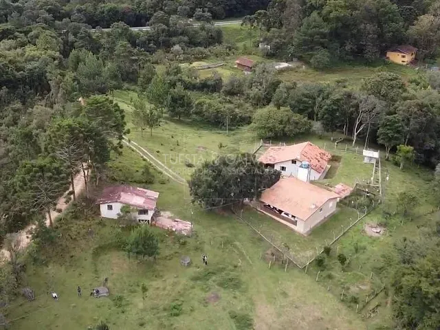 Sítio com 24m² 2 quartos e 3 banheiros, à venda, no bairro Zona Rural em Quitandinha
