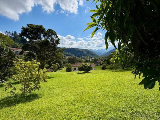 Sítio 3 quartos e 2 banheiros, à venda, no bairro Corrêas em Petrópolis