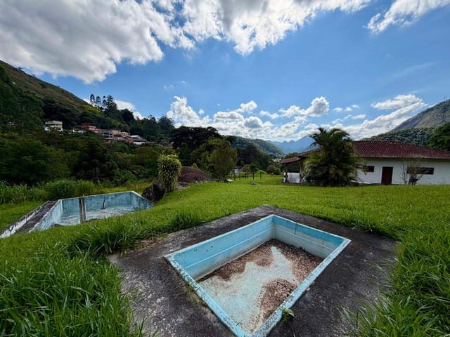 Sítio 3 quartos e 2 banheiros, à venda, no bairro Corrêas em Petrópolis