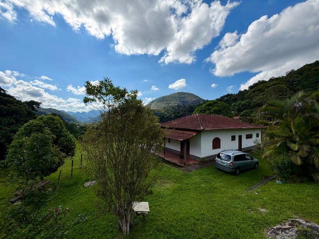 Sítio 3 quartos e 2 banheiros, à venda, no bairro Corrêas em Petrópolis