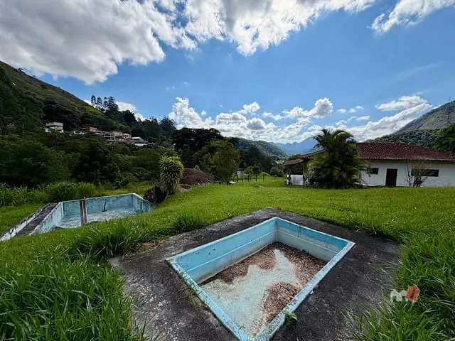 Sítio 3 quartos e 2 banheiros, à venda, no bairro Corrêas em Petrópolis