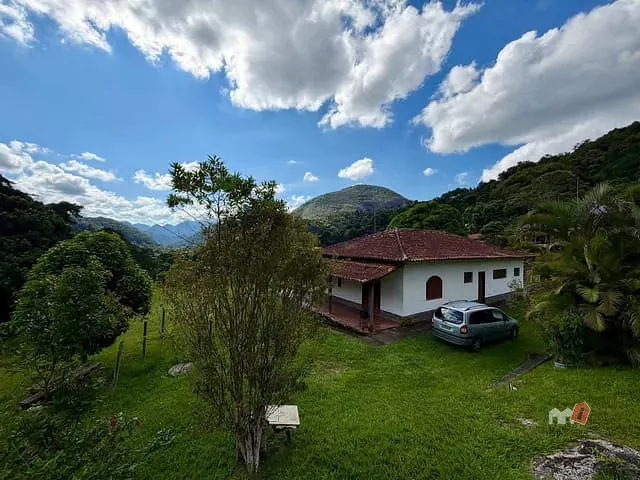 Sítio 3 quartos e 2 banheiros, à venda, no bairro Corrêas em Petrópolis