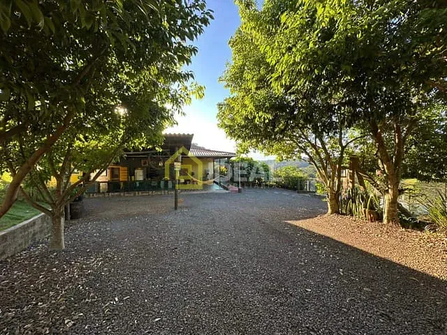 Sítio com 7000m² 3 quartos e 4 banheiros, à venda, no bairro Área Rural de Concórdia em Concórdia
