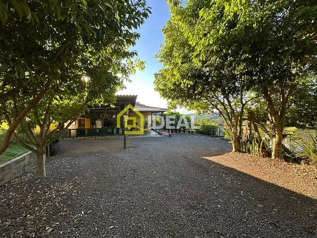 Sítio com 7000m² 3 quartos e 4 banheiros, à venda, no bairro Área Rural de Concórdia em Concórdia