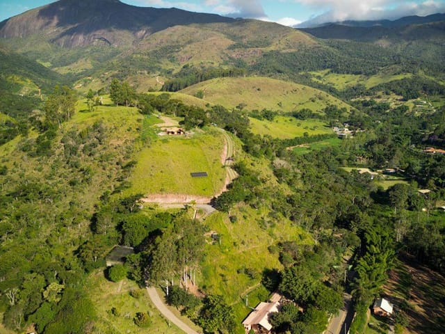Sítio com 570000m² 5 quartos e 5 banheiros, à venda, no bairro Vale das Videiras em Petrópolis