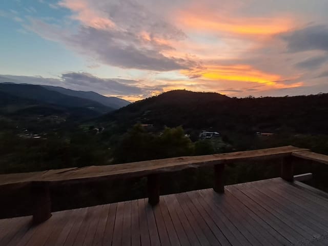 Sítio com 570000m² 5 quartos e 5 banheiros, à venda, no bairro Vale das Videiras em Petrópolis