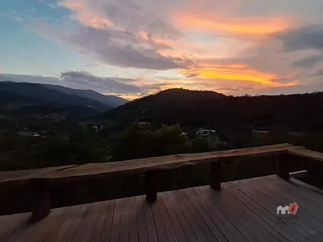 Sítio com 570000m² 5 quartos e 5 banheiros, à venda, no bairro Vale das Videiras em Petrópolis