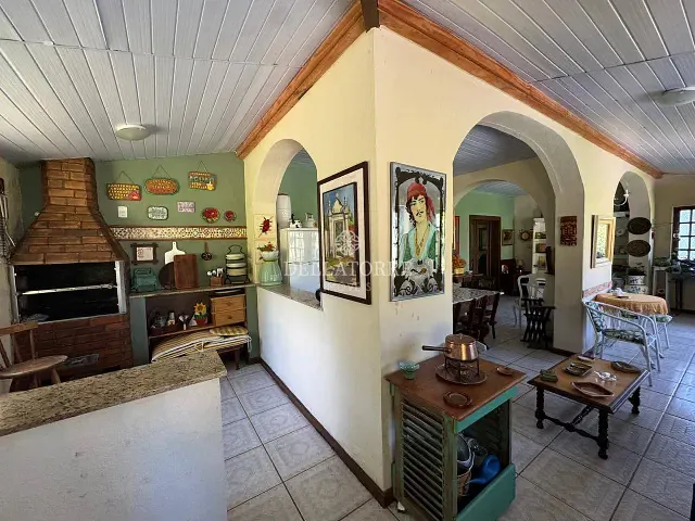 Casa com 14500m² 6 quartos e 3 banheiros, à venda, no bairro Granja Guarani em Teresópolis