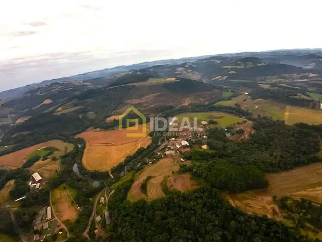 Sítio com 91568m² 5 quartos e 2 banheiros, à venda, no bairro Interior em Peritiba