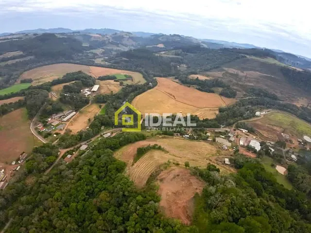 Sítio com 91568m² 5 quartos e 2 banheiros, à venda, no bairro Interior em Peritiba