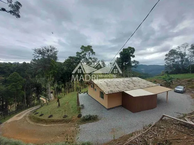 Sítio com 80000m² 2 quartos e 2 banheiros, à venda, no bairro aguas mornas  em Águas Mornas