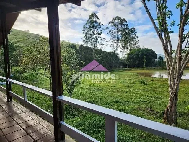 Sítio com 130000m² 5 quartos e 3 banheiros, à venda, no bairro Vila Industrial em São José Dos Campos
