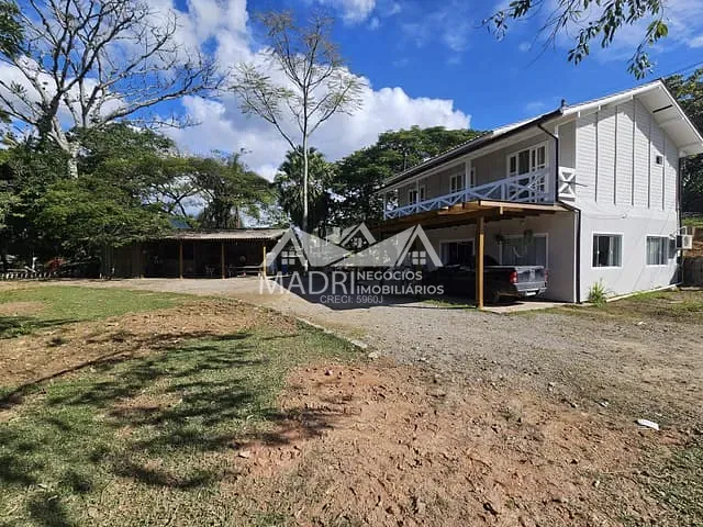 Sítio com 2890m² 4 quartos e 2 banheiros, à venda, no bairro Guarda do Cubatão em Palhoça