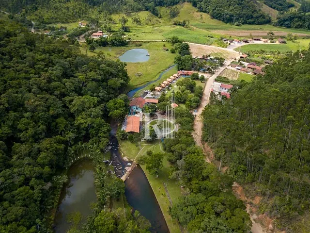 Sítio 10 quartos e 12 banheiros, à venda ou para alugar, no bairro Campo Novo em Tijucas