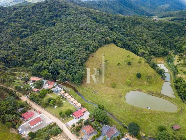 Sítio 10 quartos e 12 banheiros, à venda ou para alugar, no bairro Campo Novo em Tijucas