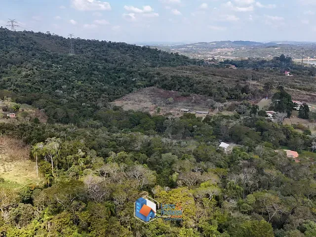 Sítio com 8030m², à venda, no bairro Chácaras Pouso Alegre em Mairinque
