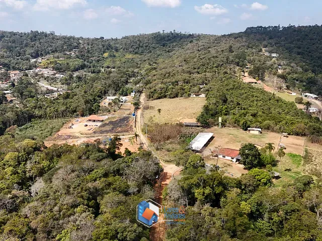 Sítio com 8030m², à venda, no bairro Chácaras Pouso Alegre em Mairinque