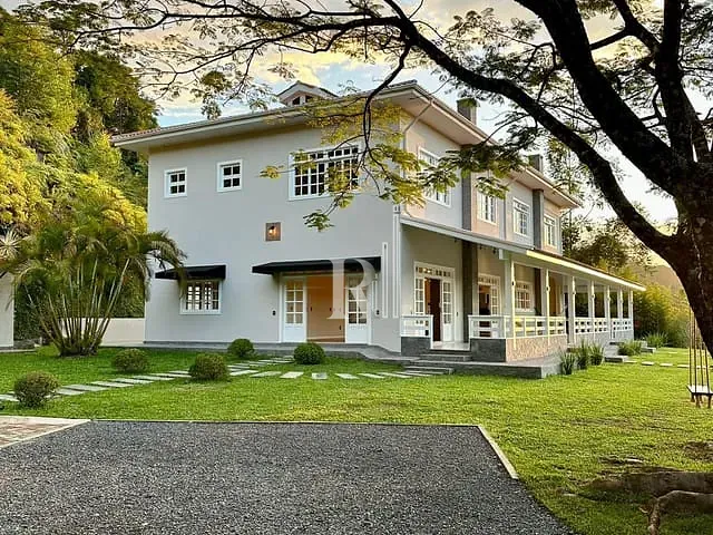 Sítio com 40000m² 5 quartos e 3 banheiros, à venda, no bairro Vasca em Nova Trento
