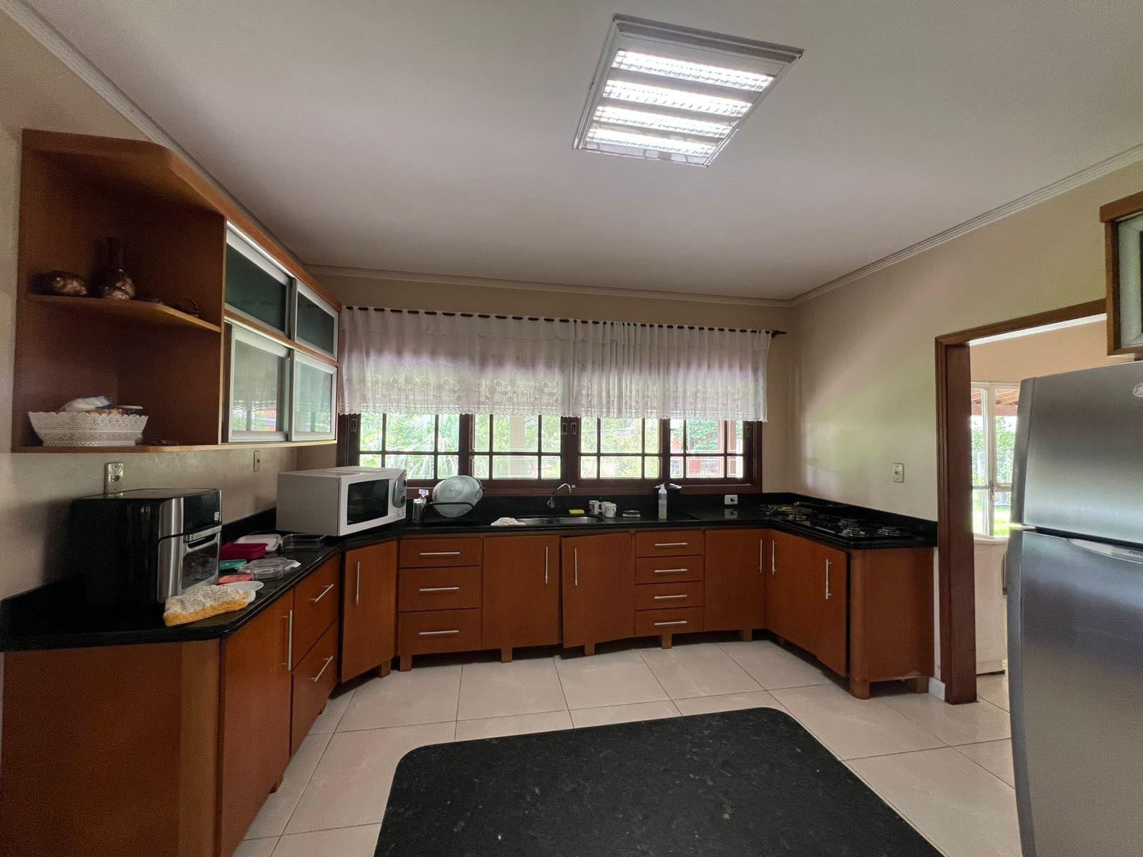 Sítio à venda na Av. Vinte e Cinco de Julho - 19 hectares de área total, casa com 4 quartos (sendo 1 suíte), lareira e espaço gourmet com churrasqueira. - 10