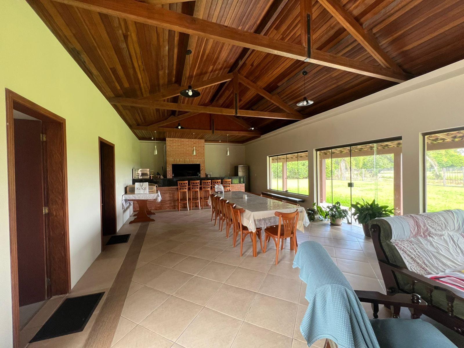 Sítio à venda na Av. Vinte e Cinco de Julho - 19 hectares de área total, casa com 4 quartos (sendo 1 suíte), lareira e espaço gourmet com churrasqueira. - 8