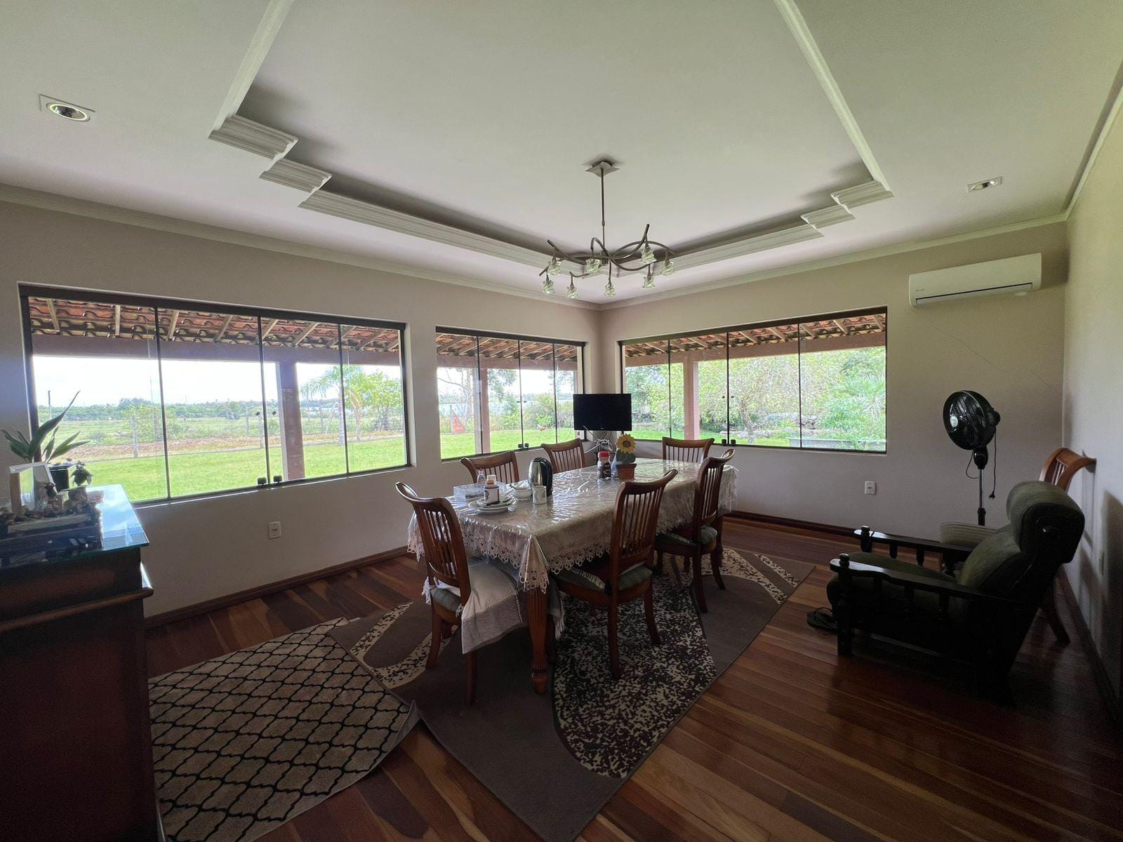 Sítio à venda na Av. Vinte e Cinco de Julho - 19 hectares de área total, casa com 4 quartos (sendo 1 suíte), lareira e espaço gourmet com churrasqueira. - 11