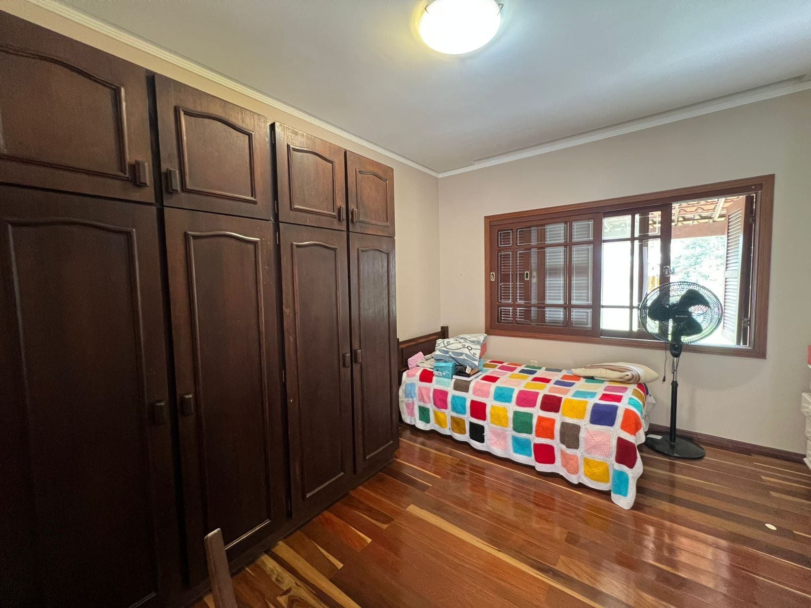 Sítio à venda na Av. Vinte e Cinco de Julho - 19 hectares de área total, casa com 4 quartos (sendo 1 suíte), lareira e espaço gourmet com churrasqueira. - 19