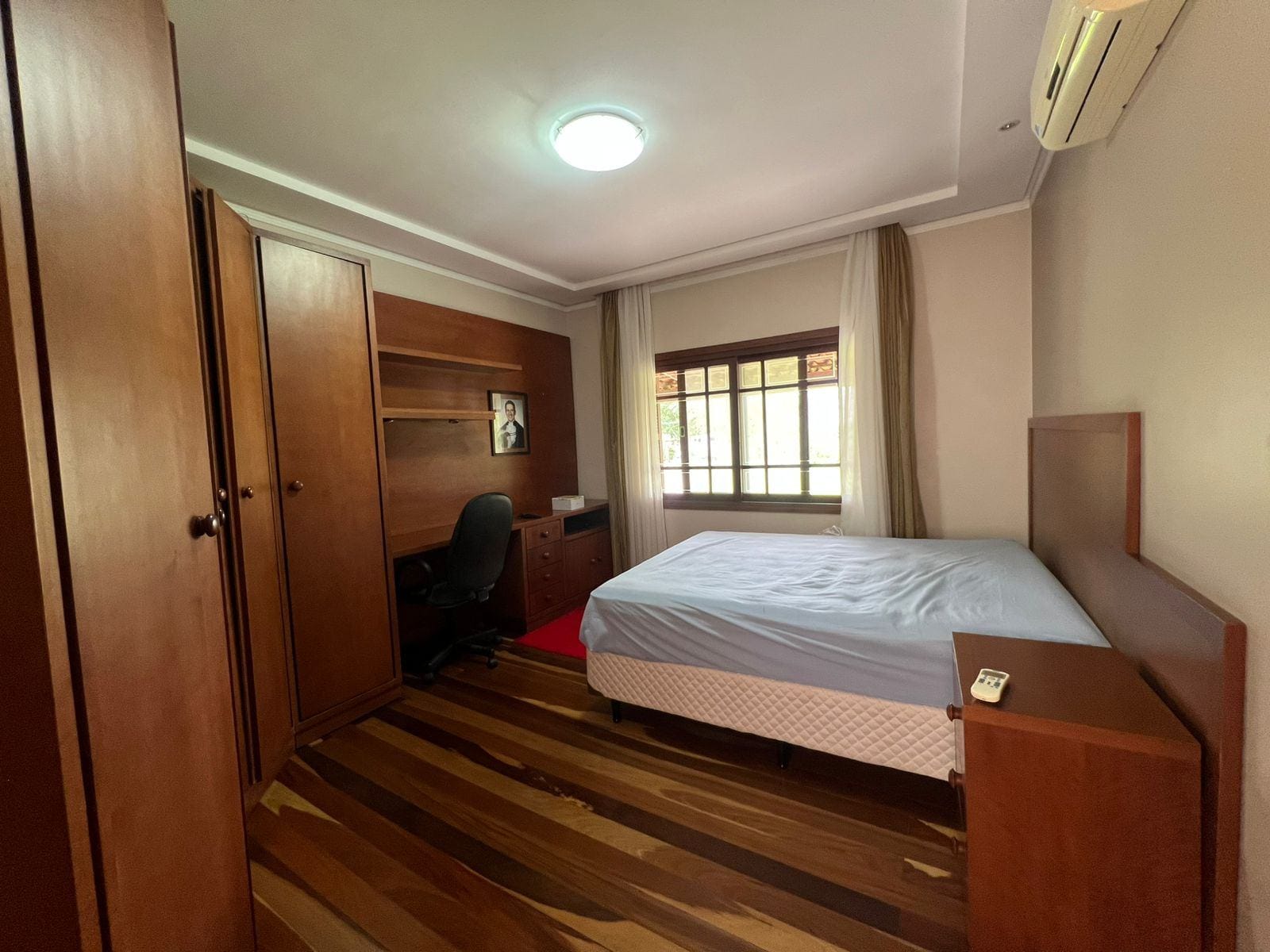 Sítio à venda na Av. Vinte e Cinco de Julho - 19 hectares de área total, casa com 4 quartos (sendo 1 suíte), lareira e espaço gourmet com churrasqueira. - 14